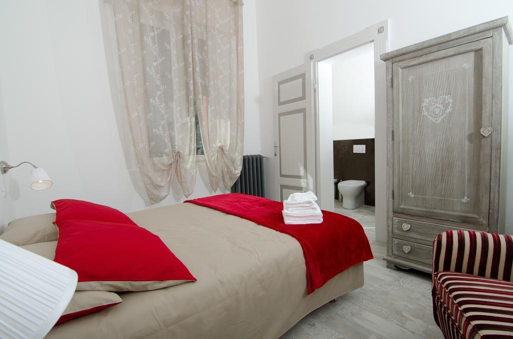 Quarto com Cama de Casal ou 2 de Solteiro e Banheiro