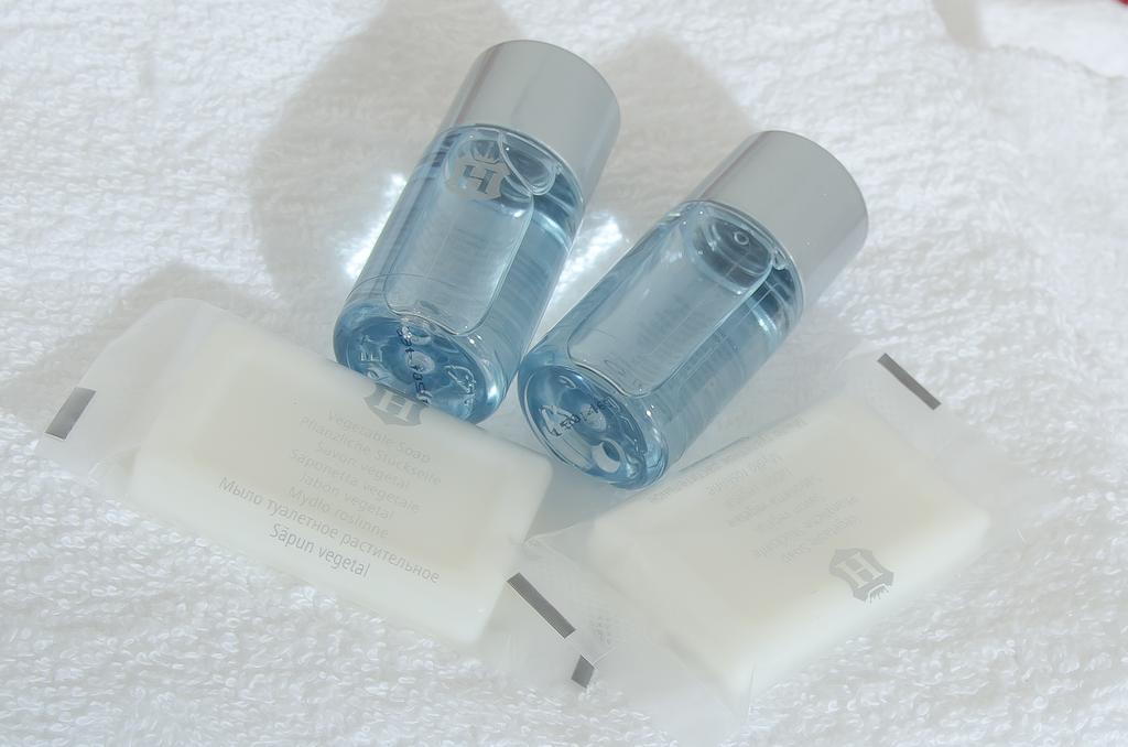 Double or Twin Room Bathroom,139857540:JPEG