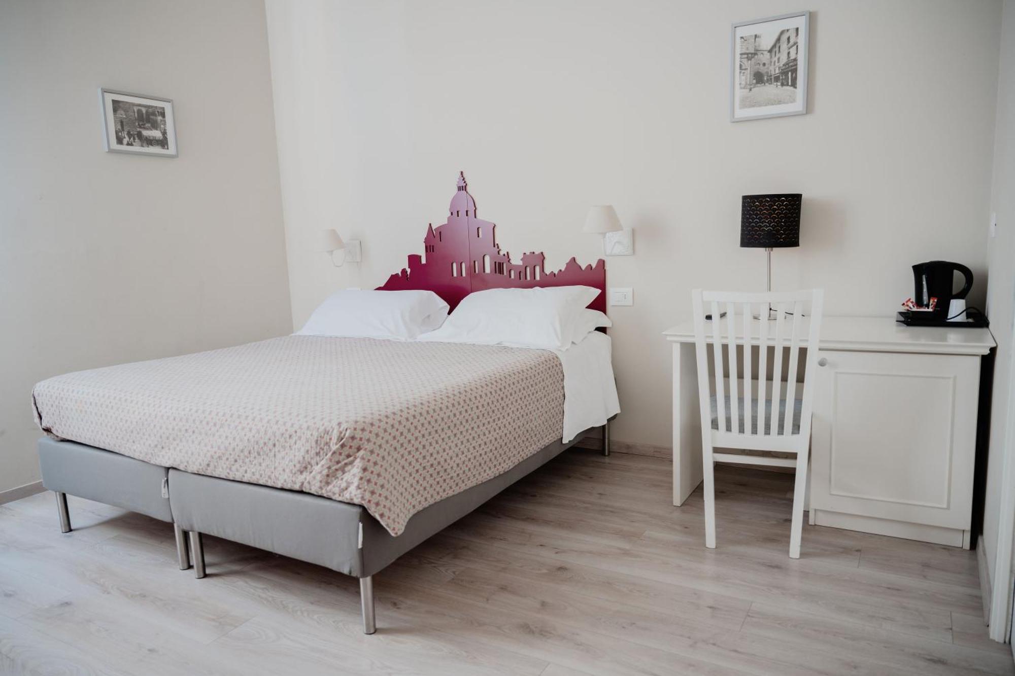 Doppel-/Zweibettzimmer mit eigenem Bad