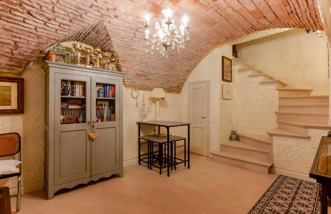 Gallery Guesthouse By Lesdomus-1