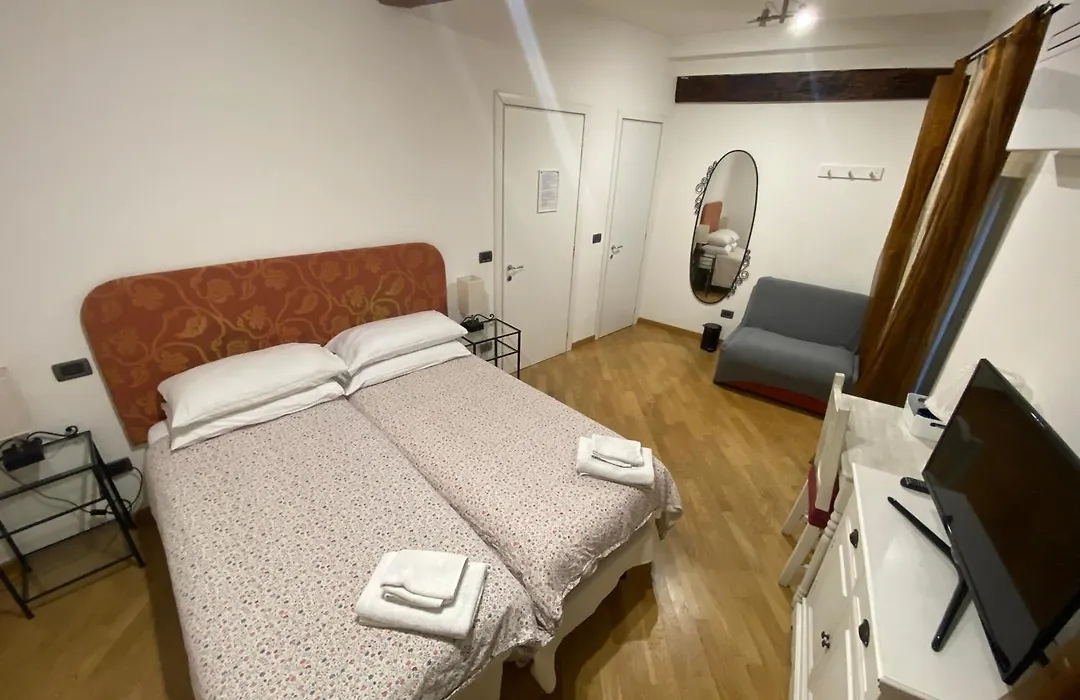 B&B And Home La Piazzetta Della Pioggia-1